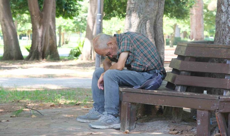 ADANA'DA TERMOMETRELER 41 DERECEYİ GÖSTERİRKEN HİSSEDİLEN SICAKLIK 50 DERECEYİ BULDU
