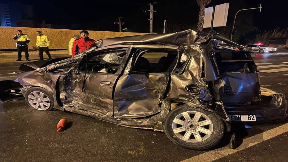 Mersin’de otobüs ile çarpışan otomobilin sürücüsü hayatını kaybetti