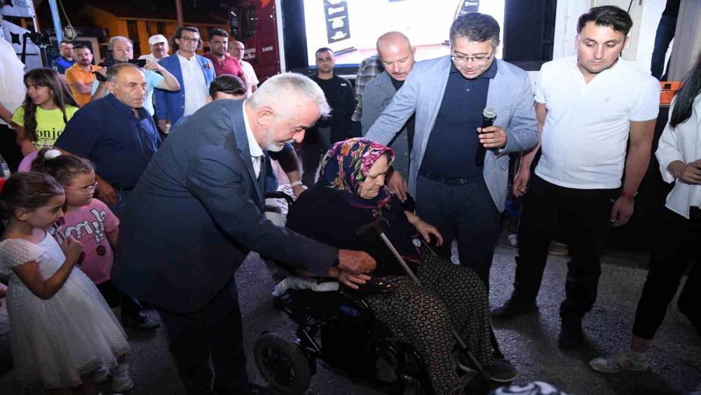 BASTONLA GELDİĞİ PROGRAMDAN AKÜLÜ TEKERLEKLİ SANDALYE İLE AYRILDI