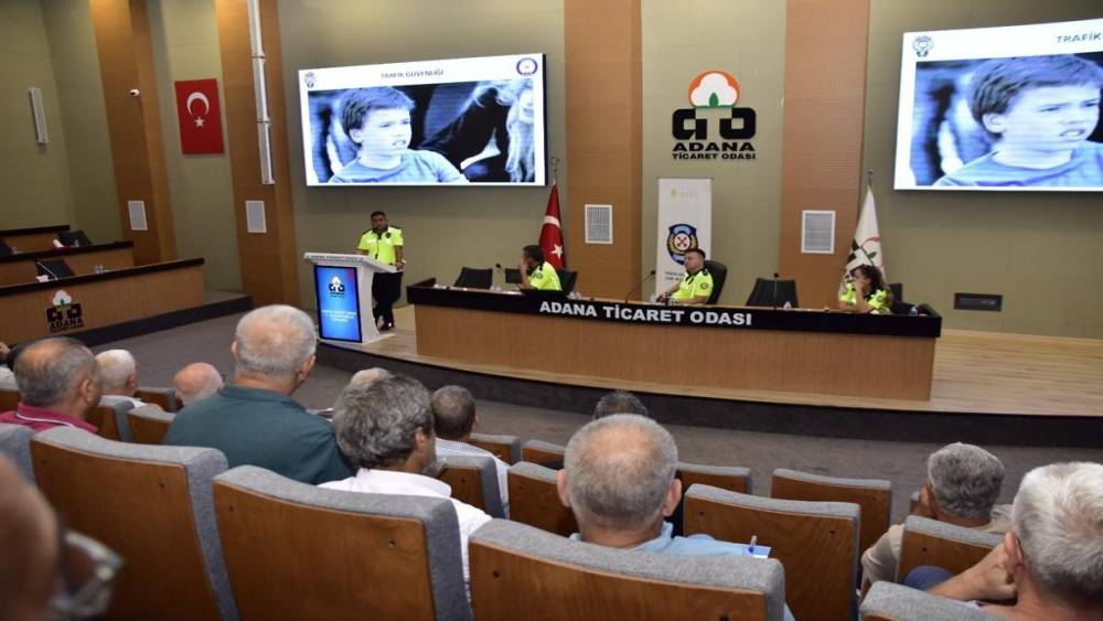 OKUL SERVİS ŞOFÖRLERİNE TRAFİK EĞİTİM SEMİNERİ VERİLDİ