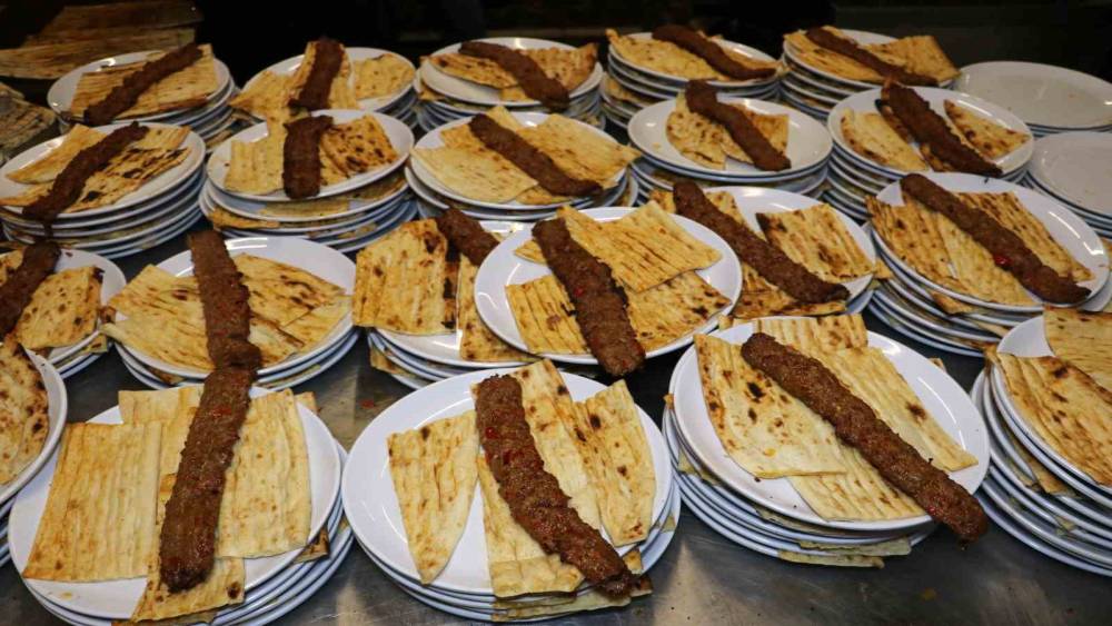 ADANALI KEBAPÇI, İYİ KEBABIN TAVSİYELERİNİ VERDİ