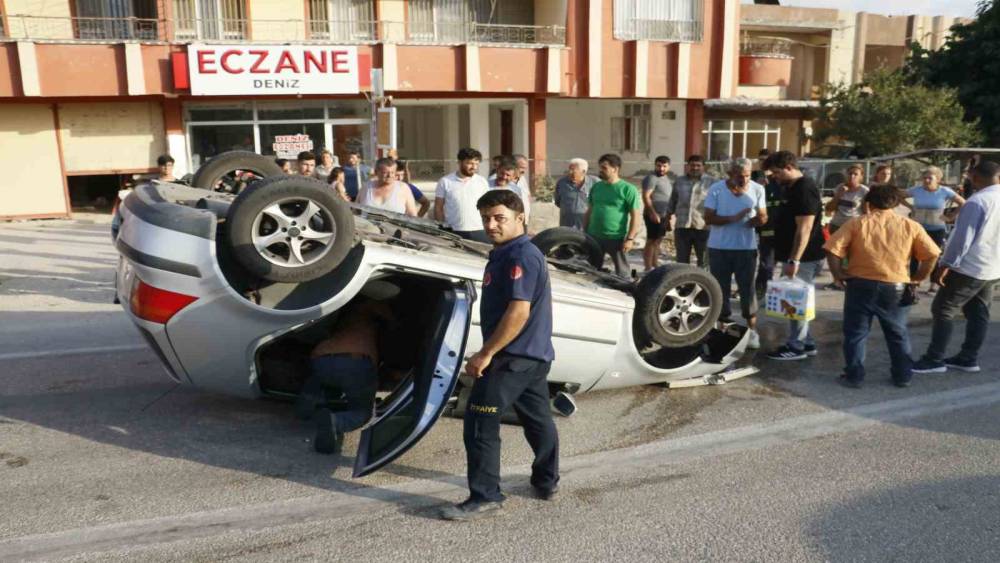OTOMOBİLİYLE TAKLA ATTI, BURNU KANAMADAN ARACINDAN ÇIKTI