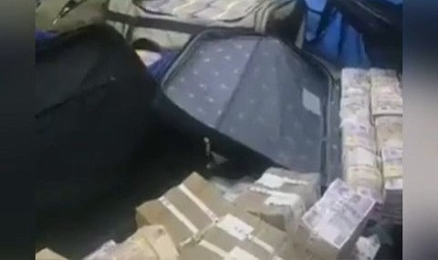 GABON'DA ASKERİ DARBEYLE İNDİRİLEN DEVLET BAŞKANININ EVİNDE VALİZLER DOLUSU PARA BULUNDU