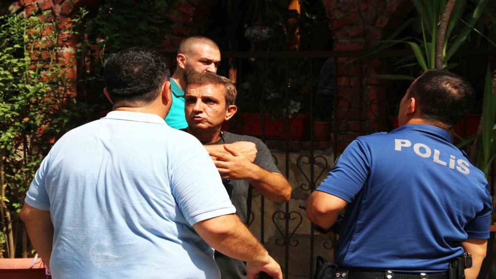 Antalya’da turistik işletmede ‘papağan’ gerginliği