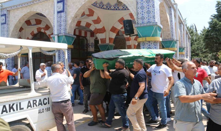 ESKI EŞI TARAFINDAN 7 KURŞUNLA ÖLDÜRÜLEN KADIN GÖZYAŞLARI IÇERISINDE SON YOLCUĞUNA UĞURLANDI