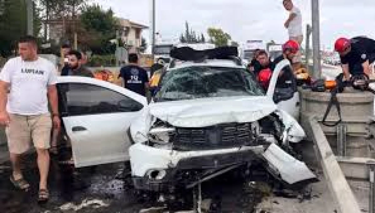Ceyhan'da Otoyol Gişesinde Trafik Kazası: 1 Ölü, 4 Yaralı