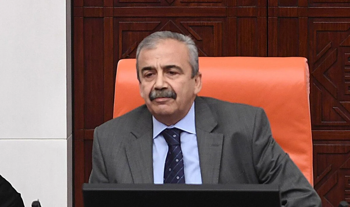 DEM PARTİ'DEN "SUİKAST" AÇIKLAMASI: SIRRI SÜREYYA ÖNDER'İN ARACINDA DÜZENEK BULUNDU