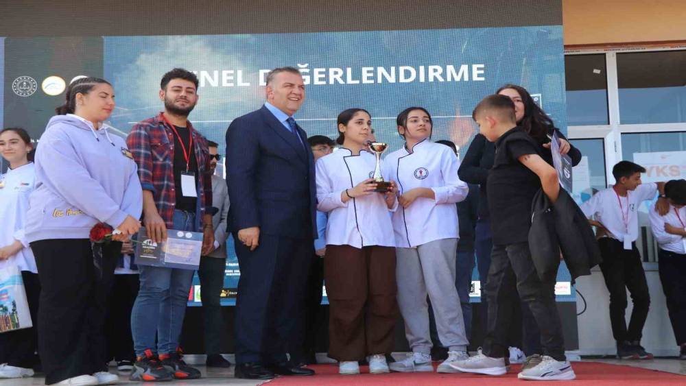 Geleceğin şeflerine ödülleri verildi
