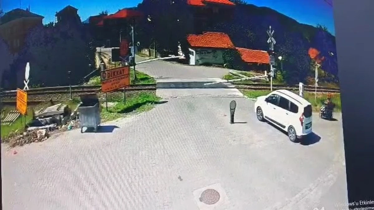 ZONGULDAK'TA TRENLE ÇARPIŞAN MOTORSİKLET SÜRÜCÜSÜ YARALANDI