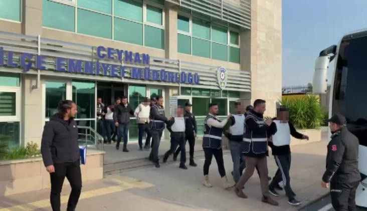 CEYHAN’DA PARKTA İŞLENEN CİNAYETLE İLGİLİ 2 KİŞİ TUTUKLANDI