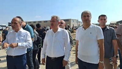 ADANA VALİSİ ELBAN: “YANGINA MÜDAHALE SÜRÜYOR, DİĞER YERLERE SIÇRAMA İHTİMALİ AZALDI”