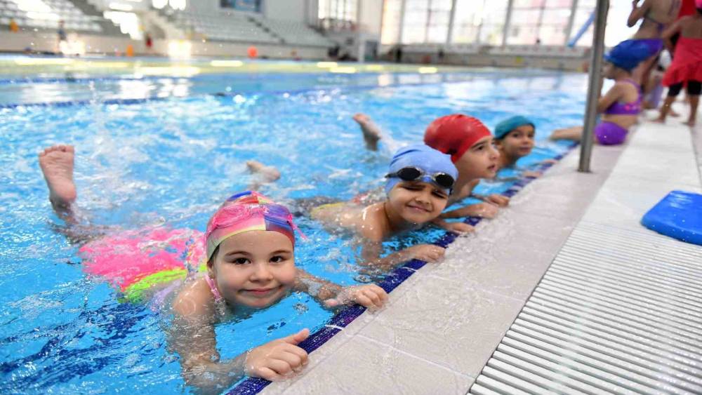 MURATPAŞA’DA YÜZME BİLMEYEN ÇOCUK KALMAYACAK
