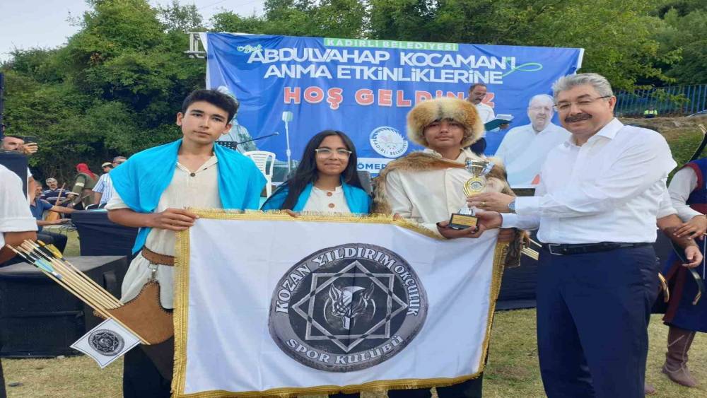 TÜRK OKÇULAR SICAKLARA ALDIRMADI, HEDEFİ 12’DEN VURDU, KUPAYI ALDI