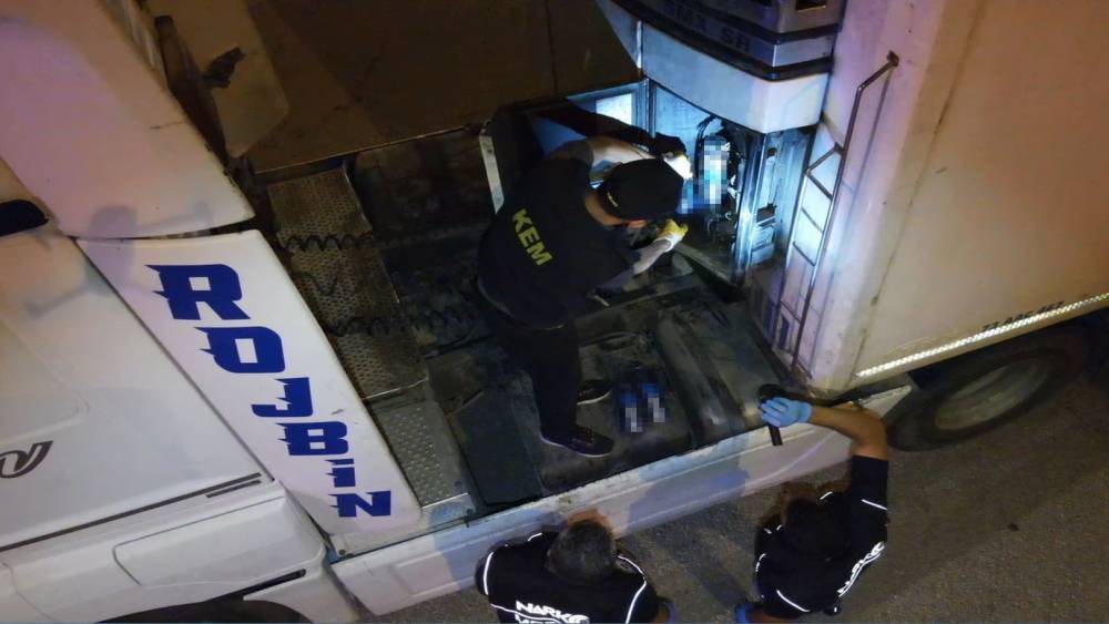 MERSİN’DE TIRDA 3 KİLOYA YAKIN METAMFETAMİN ELE GEÇİRİLDİ