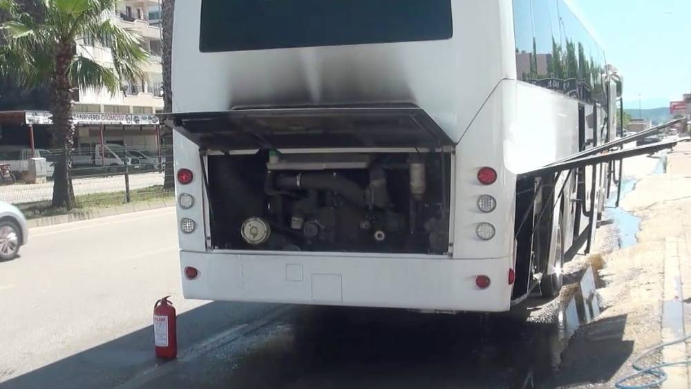 TUR OTOBÜSÜNDE KORKUTAN YANGIN