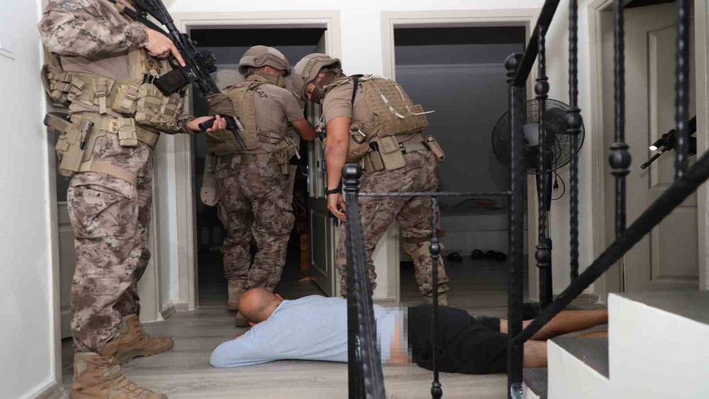 Mersin’de terör örgütlerine operasyon: 4 gözaltı