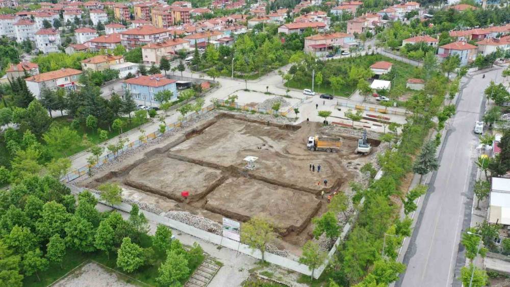 BİNBİREVLER KAPALI PAZARYERİNDE ÇALIŞMALAR DEVAM EDİYOR