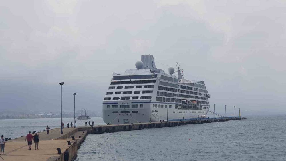 Çoğu Amerikan vatandaşı 641 yolcunun bulunduğu lüks kruvaziyer Alanya’da