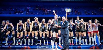 DÜNYANIN ZİRVESİNDEYİZ! ŞAMPİYON OLAN A MİLLİ KADIN VOLEYBOL TAKIMI'NDAN TARİHİ SIÇRAMA