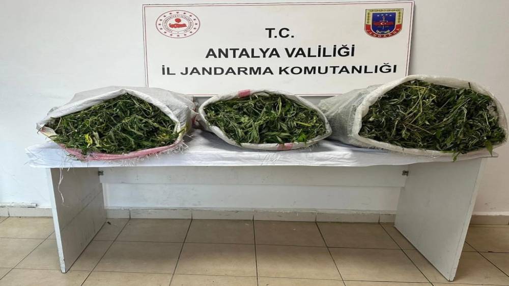 DOLANDIRDIKLARI PARAYLA ALTIN ALIRKEN YAKALANDILAR