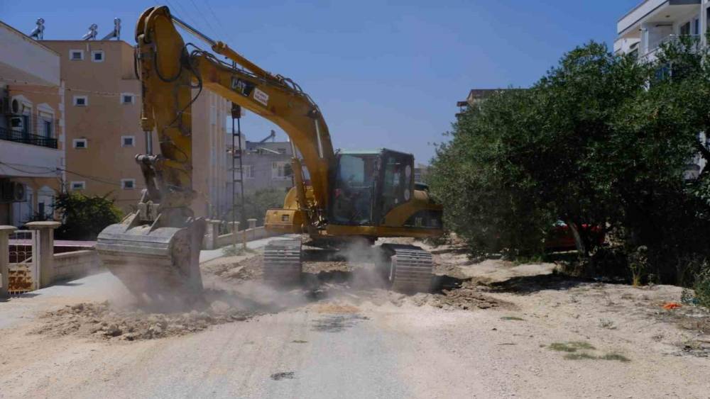 MERSİN MUT’TA ASFALT ÇALIŞMALARI BAŞLADI
