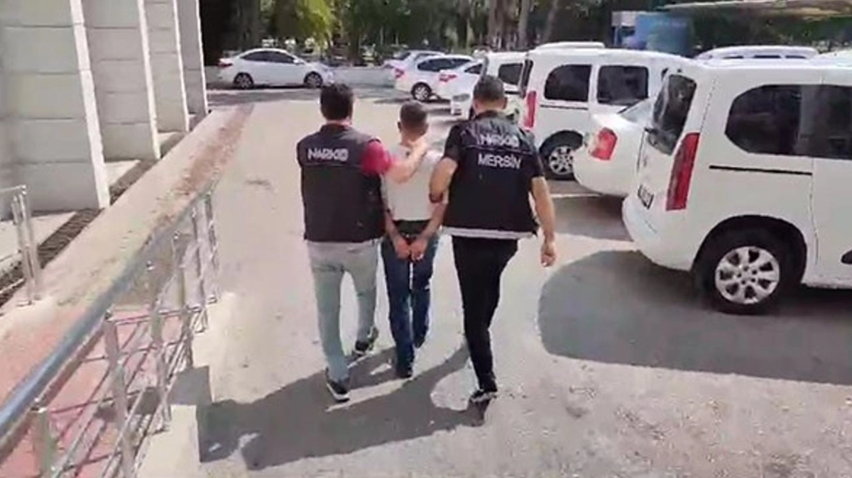 MERSİN POLİSİ 7 SUÇTAN 30 YIL 6 AY HAPIS CEZASI ALAN ŞAHSI YAKALADI