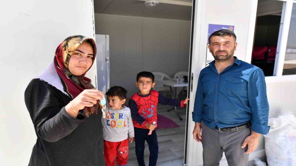 MERSİN BÜYÜKŞEHİR’İN ADIYAMAN’DA İNŞA ETTİĞİ KONTEYNER KENT İLK MİSAFİRLERİNİ AĞIRLADI