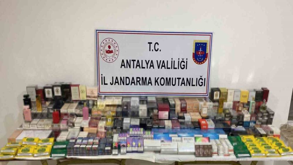 ANTALYA’DA KAÇAK SİGARA OPERASYONU: 3 GÖZALTI