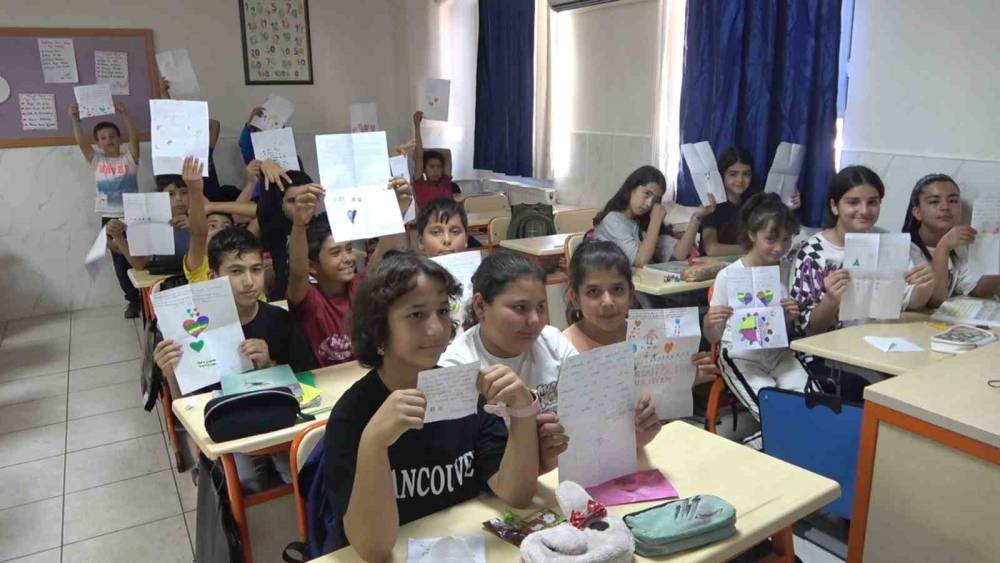 VANLI ÖĞRENCİLERDEN, DEPREMZEDE ÖĞRENCİLERE DUYGULANDIRAN MEKTUP