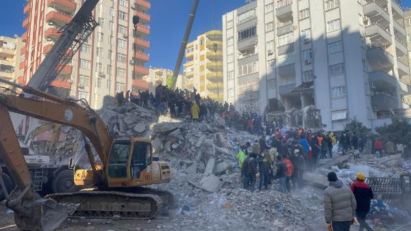 DEPREMDE YIKILAN BİNANIN PROJESİNİ YAPAN MÜHENDİS, ÇİZDİĞİ PROJEYİ HATIRLAMADIĞINI SAVUNDU
