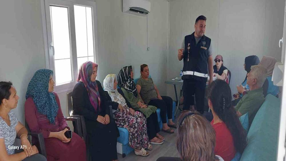 POLİS, KONTEYNER KENTTE VATANDAŞLARI BİLGİLENDİRDİ