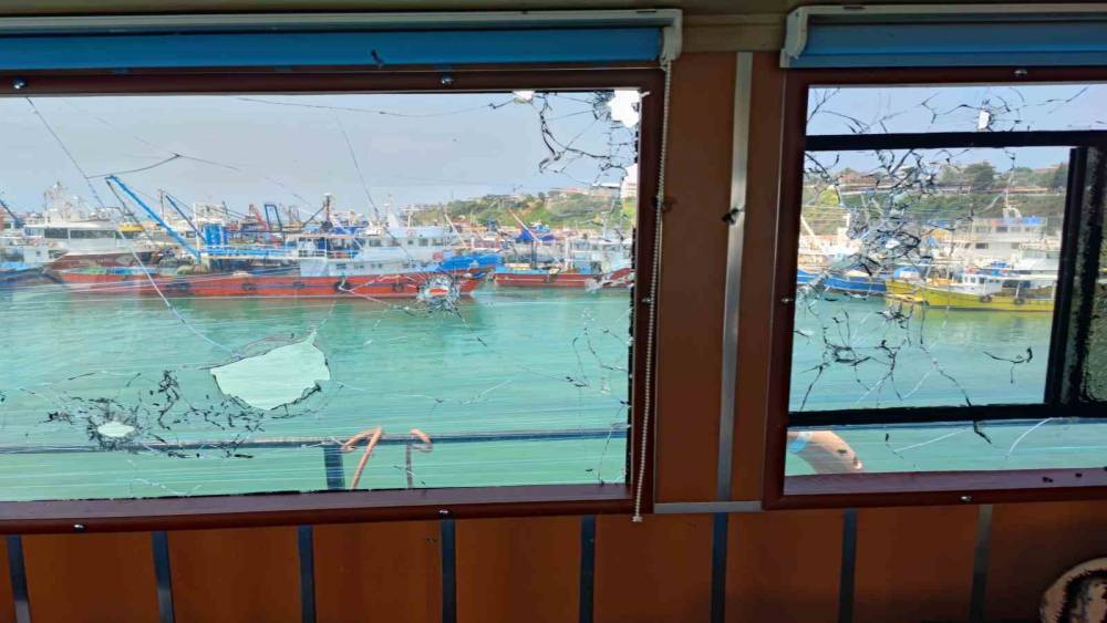 SALDIRIYA UĞRAYAN TEKNEDEKİ BALIKÇI ANLATTI: "2 GEMİ YANAŞTI SAĞLI SOLLU ATEŞ AÇMAYA BAŞLADI"