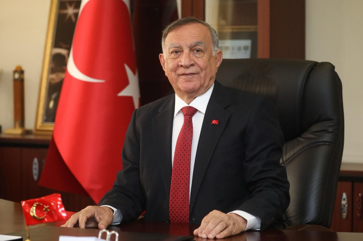 AKİF KEMAL AKAY PARTİSİ CHP'DEN İSTİFA ETTİ!