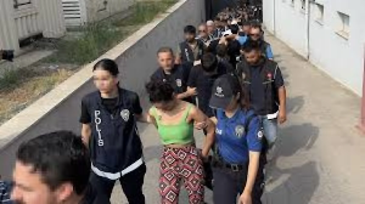 Adana Merkezli Uyuşturucu Operasyonu: 130 Gözaltı, 41 Kişi Adliyeye Sevk Edildi