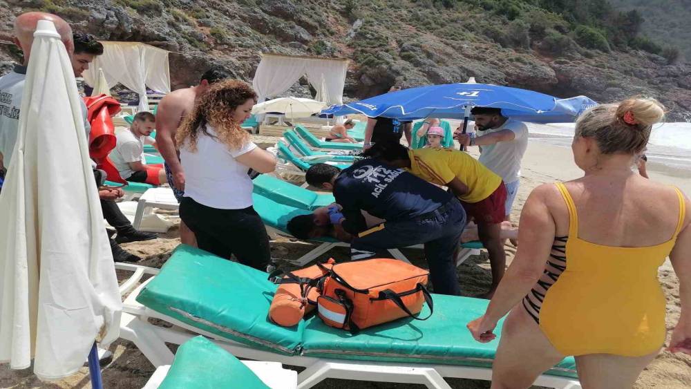ALANYA’DA BOĞULMA TEHLİKESİ GEÇİREN 2 KİŞİ KURTARILDI