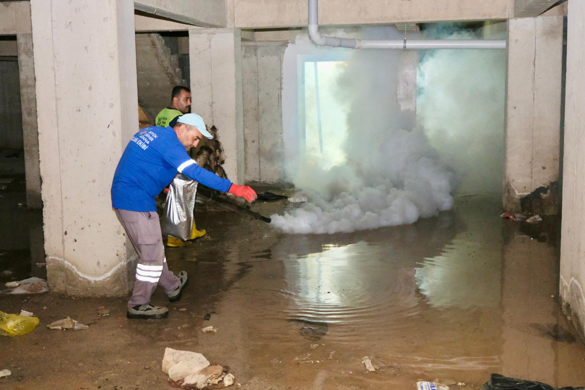 ADANA BÜYÜKŞEHİR SİNEK VE HAŞERE İLE MÜCADELEYİ ARALIKSIZ SÜRDÜRÜYOR