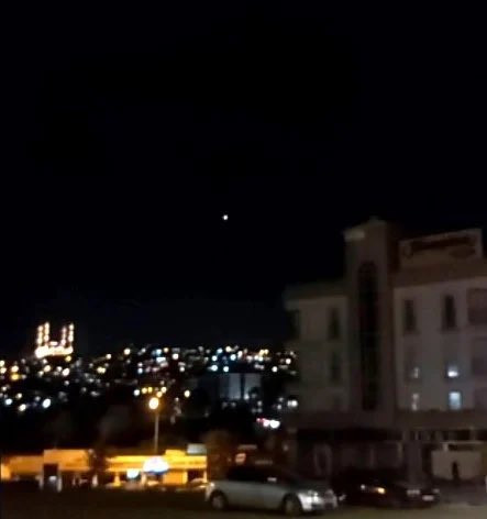 GÖKYÜZÜNDE TANIMLANAMAYAN CİSİM GÖREN KADININ YAŞADIĞI HEYECAN KAMERADA