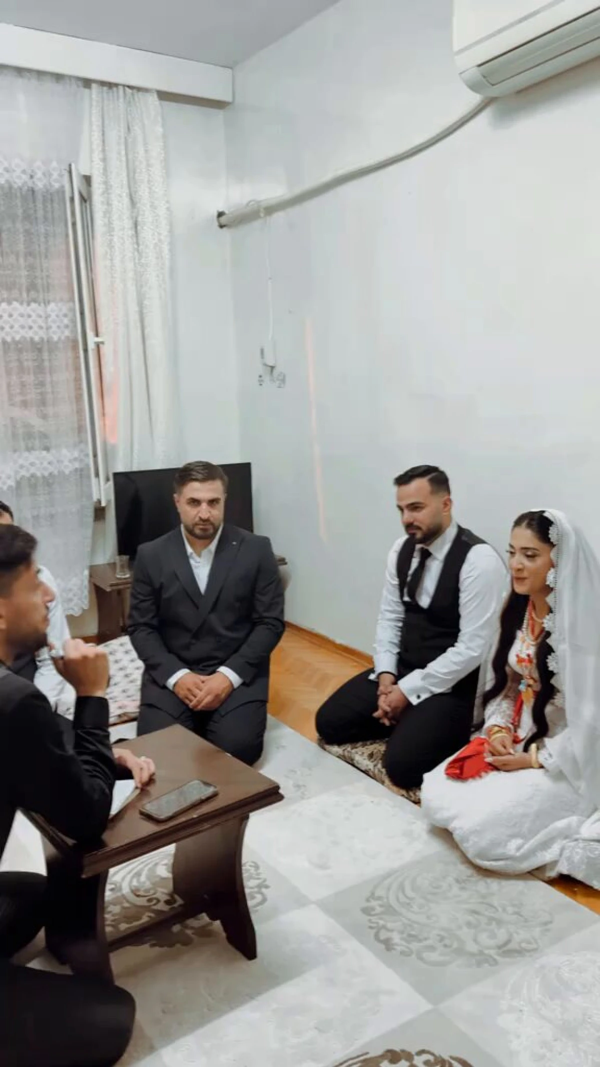 GELİNİN MEHİR İSTEĞİ SONRASI DAMADIN BOYNU BÜKÜLDÜ