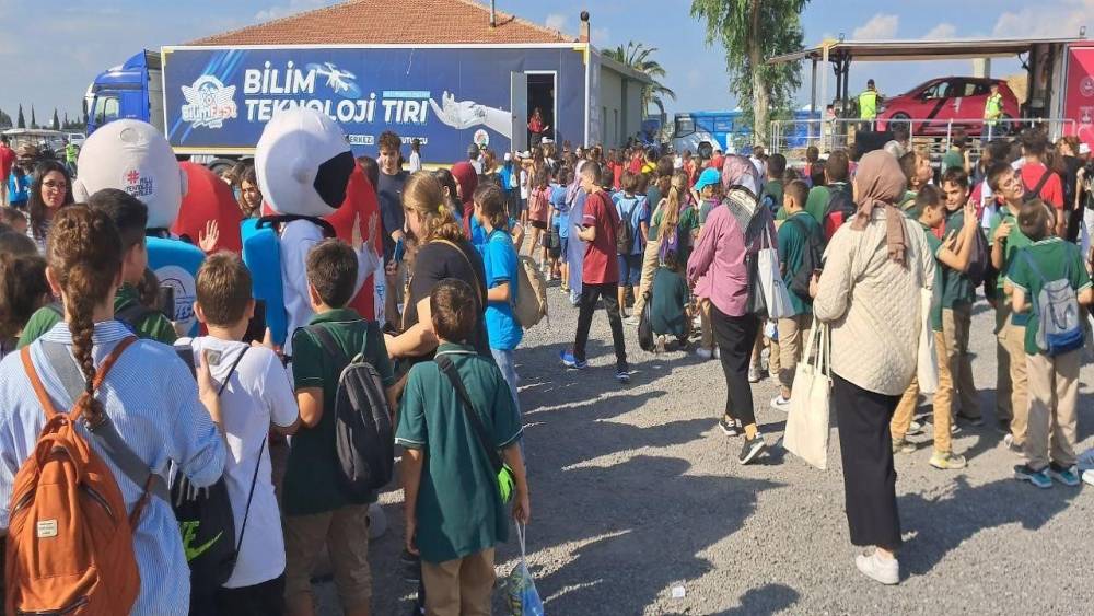 KEPEZ’İN BİLİM VE TEKNOLOJİ TIRI, İZMİR TEKNOFEST’TE