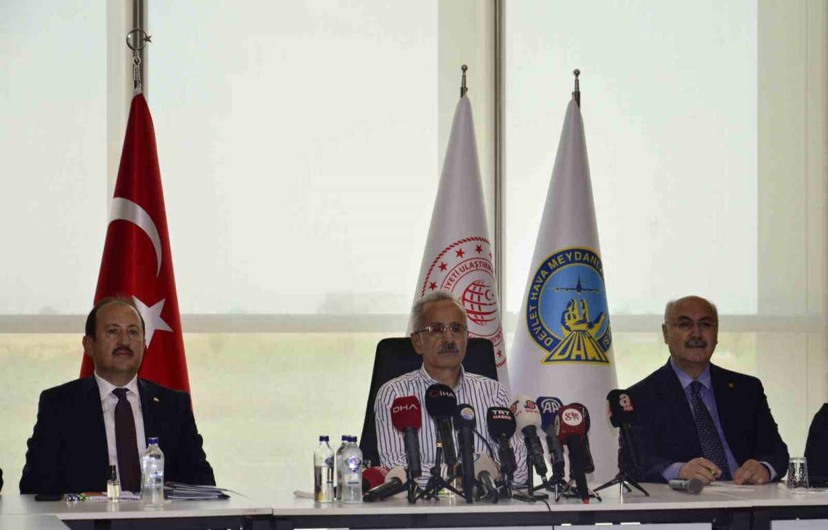 BAKAN URALOĞLU:"(INSTAGRAM) ASLA BİR YASAKLI ZİHNİYET İÇERİSİNDE DEĞİLİZ, BİR AN ÖNCE ÇÖZELİM İSTİYORUZ"