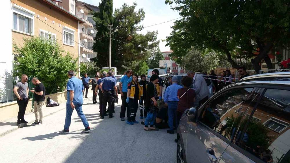 BURDUR’DA KAFASI ASANSÖRE SIKIŞAN KADIN FECİ ŞEKİLDE CAN VERDİ