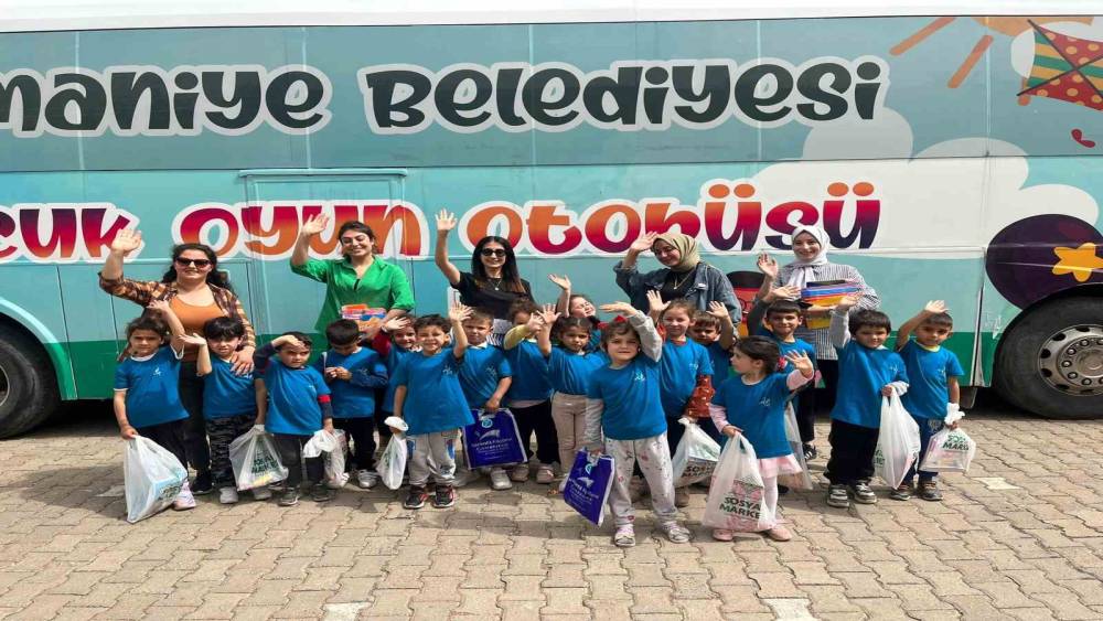 ÇOCUK OYUN OTOBÜSÜ, KÖY OKULLARINDA ÖĞRENCİLERLE BULUŞUYOR