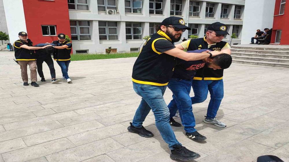 AK Parti Sözcüsü Çelik’in seçim bürosuna sığınan şahsı yaralayan iki kişi yakalandı