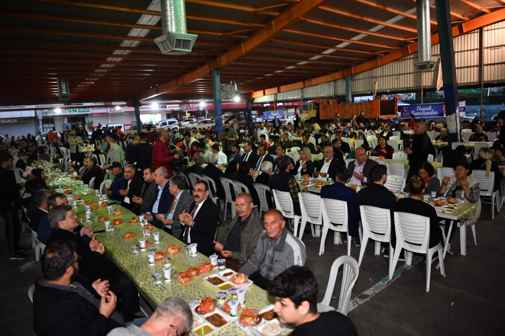SONER ÇETİN İFTARINI TOROS MAHALLESİ’NDE AÇTI