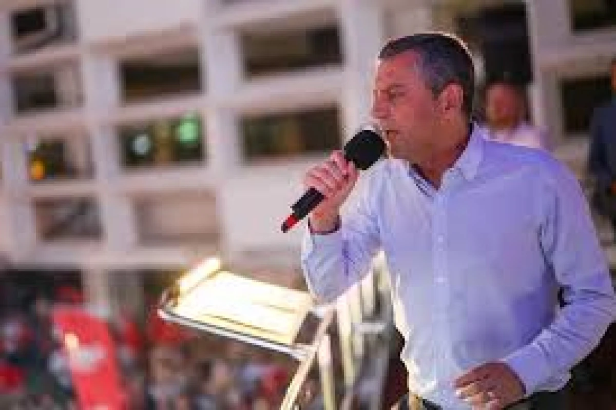 CHP LİDERİ ÖZGÜR ÖZEL,TUTUKLU BAŞKAN BÖCEK İÇİN MİTİNG DÜZENLEDİ.