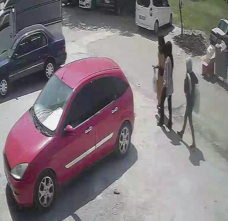 ADANA'DA 3 KADIN HIRSIZ GİRDİKLERİ EVDEN 360 BİN TL ZİYNET EŞYASI ÇALDI
