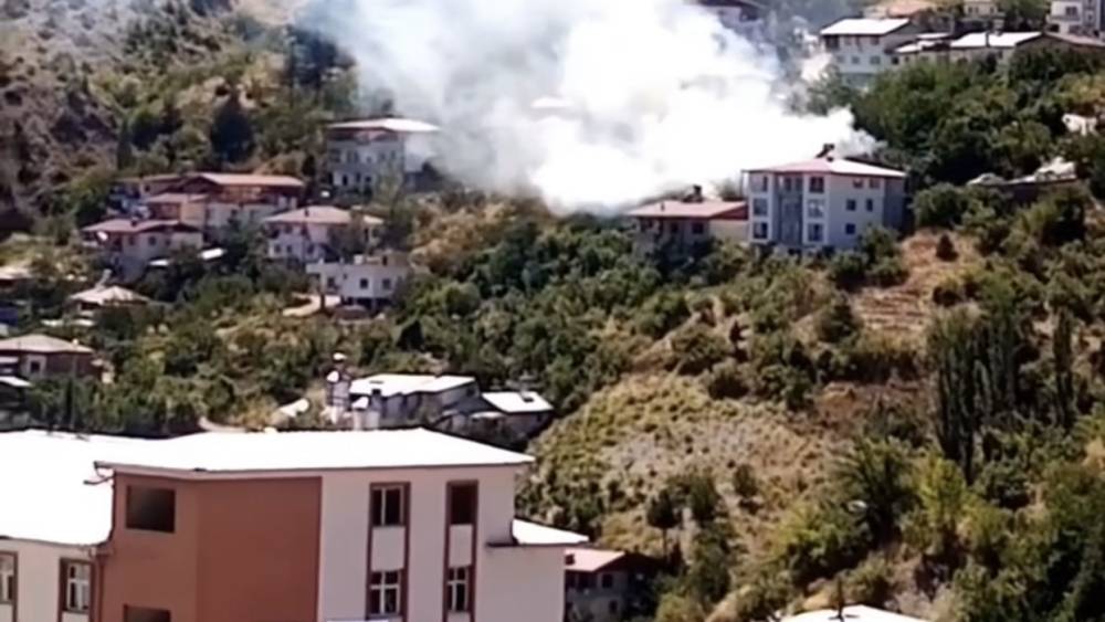 SAİMBEYLİ DE BİR EVİN BAHÇESİNDE YANGIN ÇIKTI
