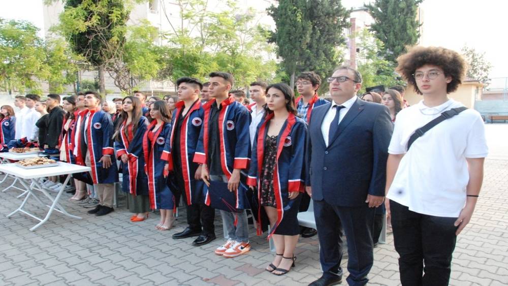 Adana Borsa Lisesi 50’inci yılında 83 mezun verdi