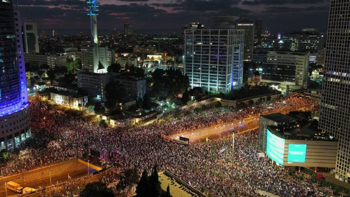 İSRAIL'DE BÜYÜK ISYAN! AŞIRI SAĞCI PROTESTOCULAR ASKERI ÜSSÜ BASTI