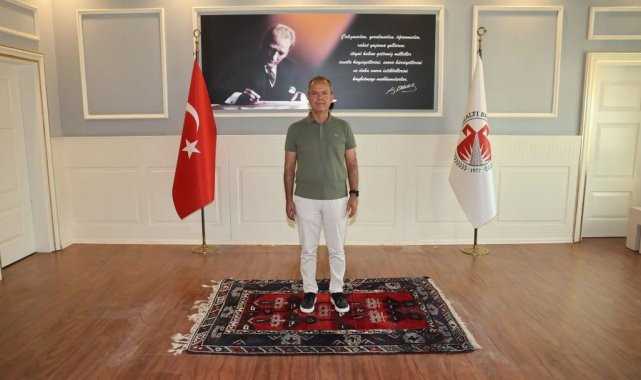 ANTALYA'DA BELEDİYE BAŞKANININ MAKAM KOLTUĞU VE MASASI HACZEDİLDİ